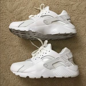 NIKE white huaraches women’s